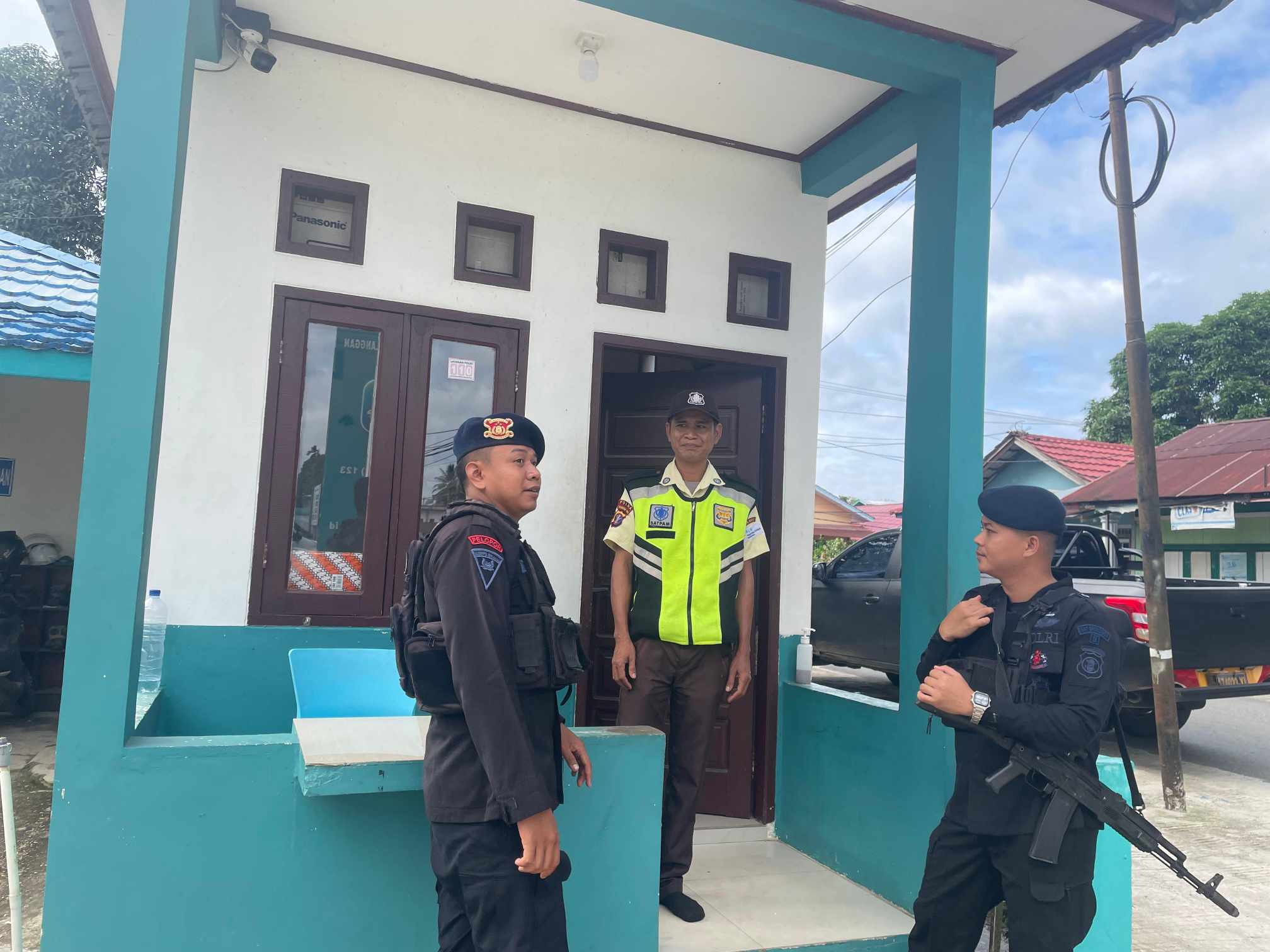 Jaga Pasokan Energi dan Air, Brimob Kompi 2 Batalyon B Kubar Gelar Patroli Dialogis di Obyek Vital