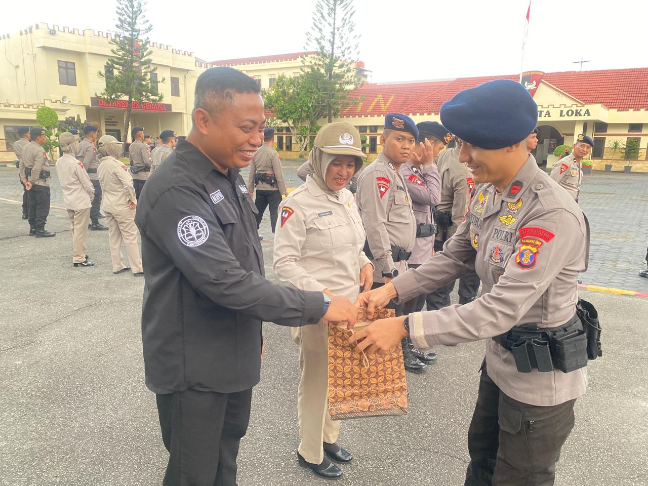 Infaq 5.000 Rupiah: Program Unggulan Brimob Kaltim Ringankan Beban Warga Sekitar Mako