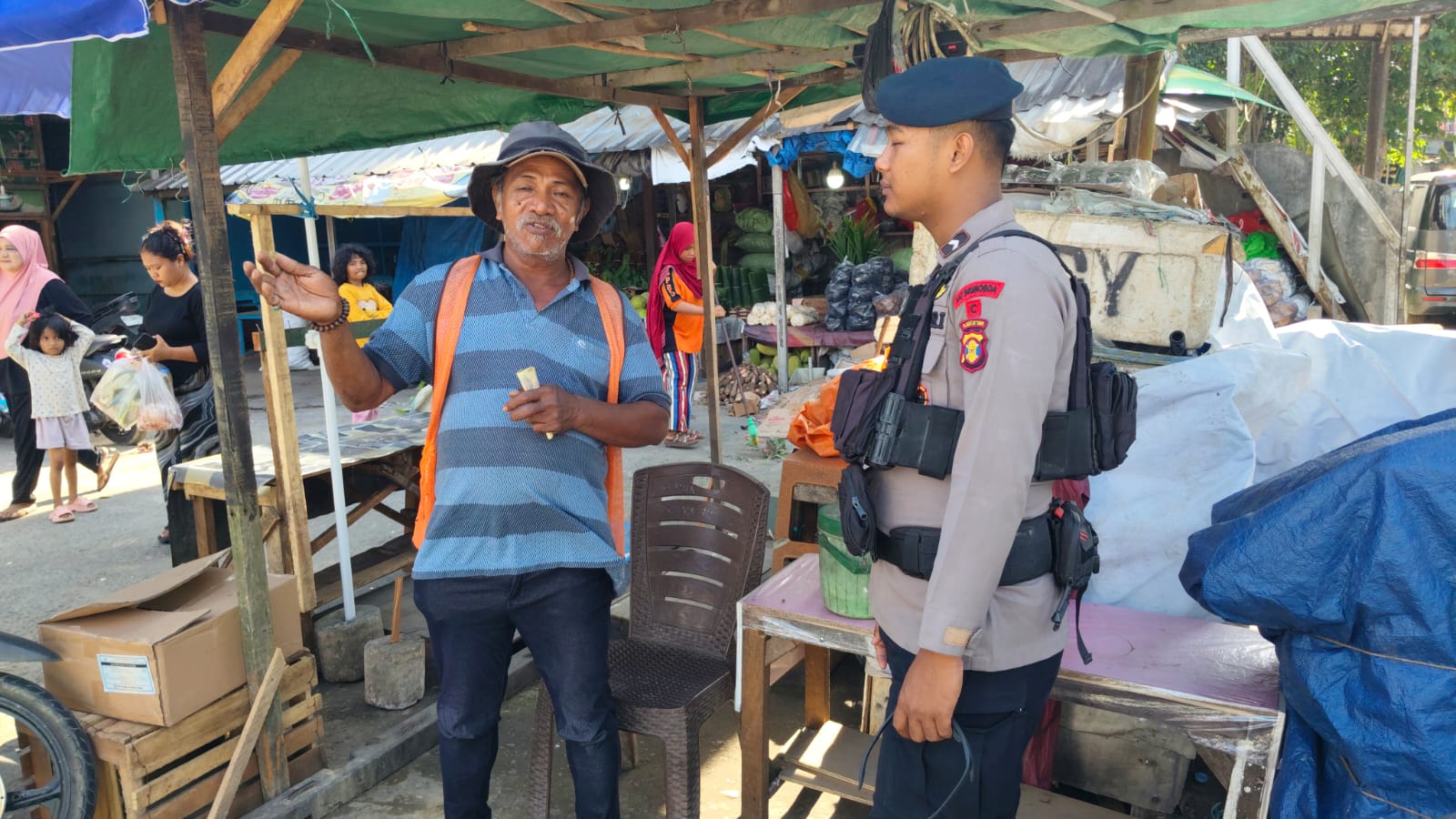 Cegah Curanmor, Brimob Balikpapan Sambangi Juru Parkir dan Ojol di Wilayah Balikpapan Utara