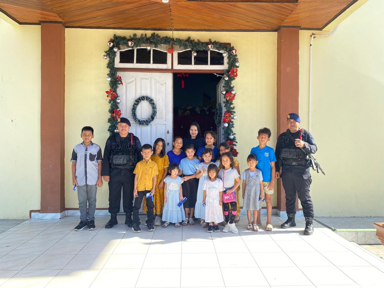 Jamin Keamanan Ibadah Jelang Natal, Brimob Paser Perketat Patroli di Gereja Tanah Grogot