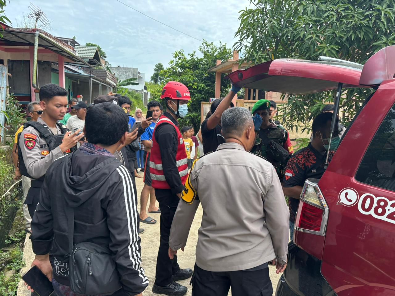 Tim Respon Bencana Brimob Kaltim Evakuasi Jasad Pria Gantung Diri di Balikpapan Selatan