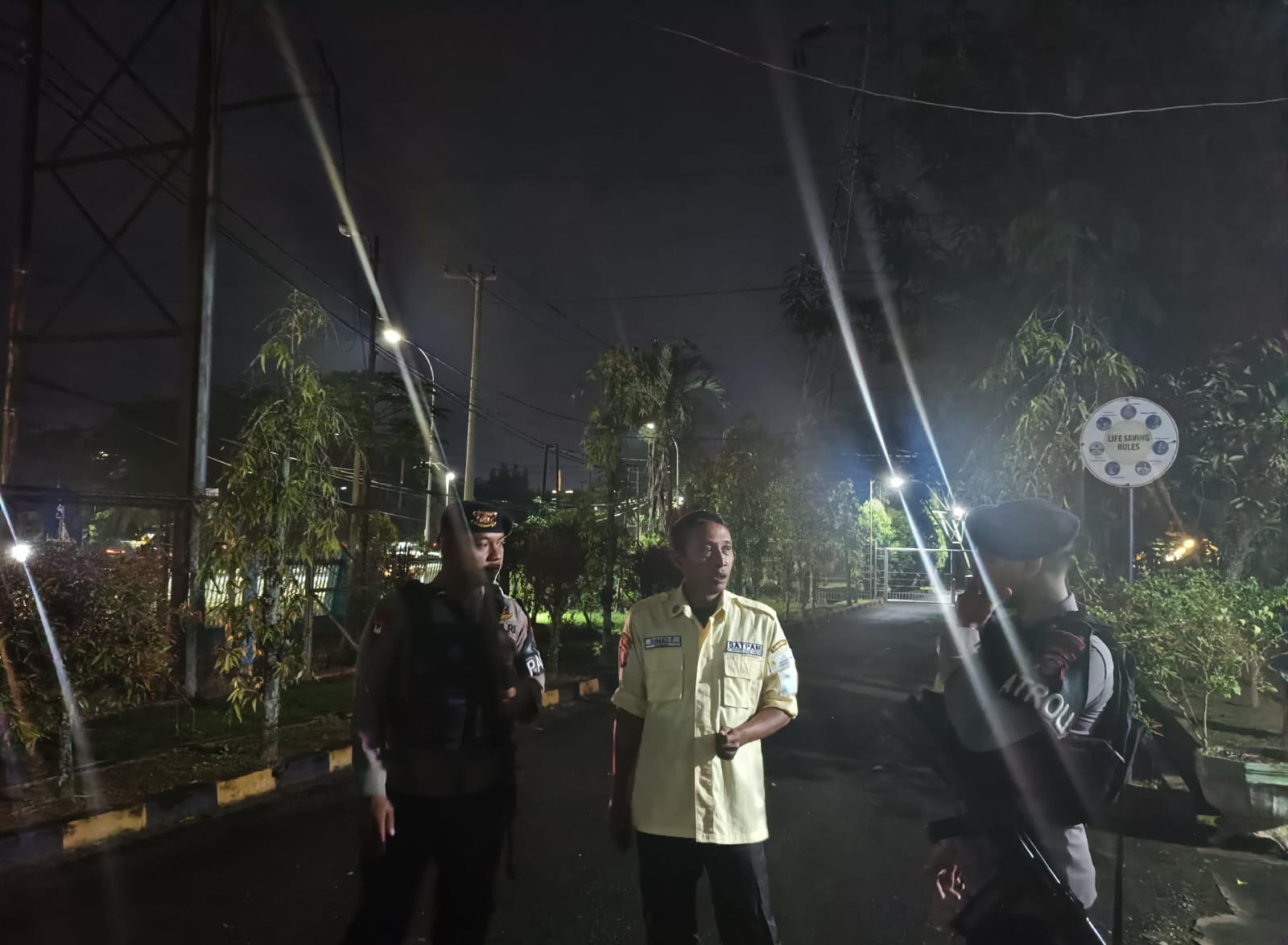 Jaga Malam di Samarinda, Brimob Kaltim Antisipasi Premanisme dan Tawuran Melalui Patroli Dialogis