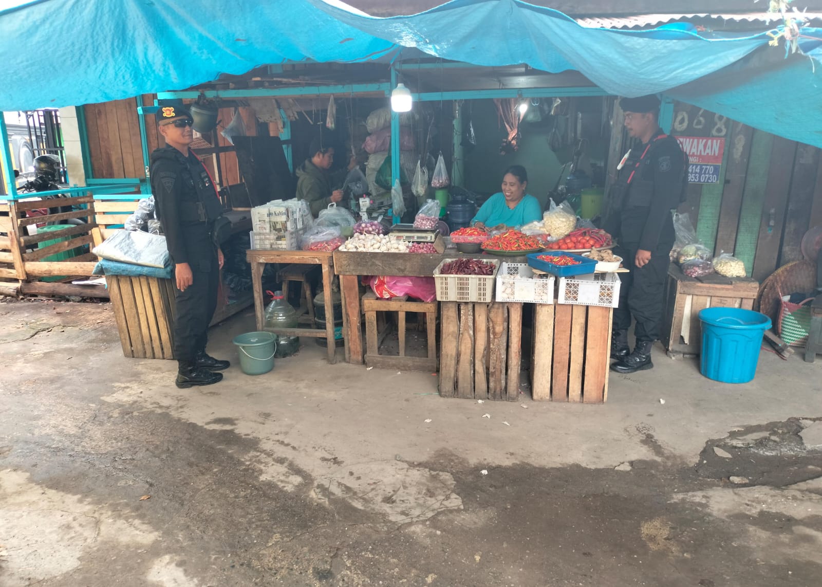 Patroli Brimob Sambang Pasar Balikpapan Permai, Perkuat Silaturahmi dan Jaga Kamtibmas