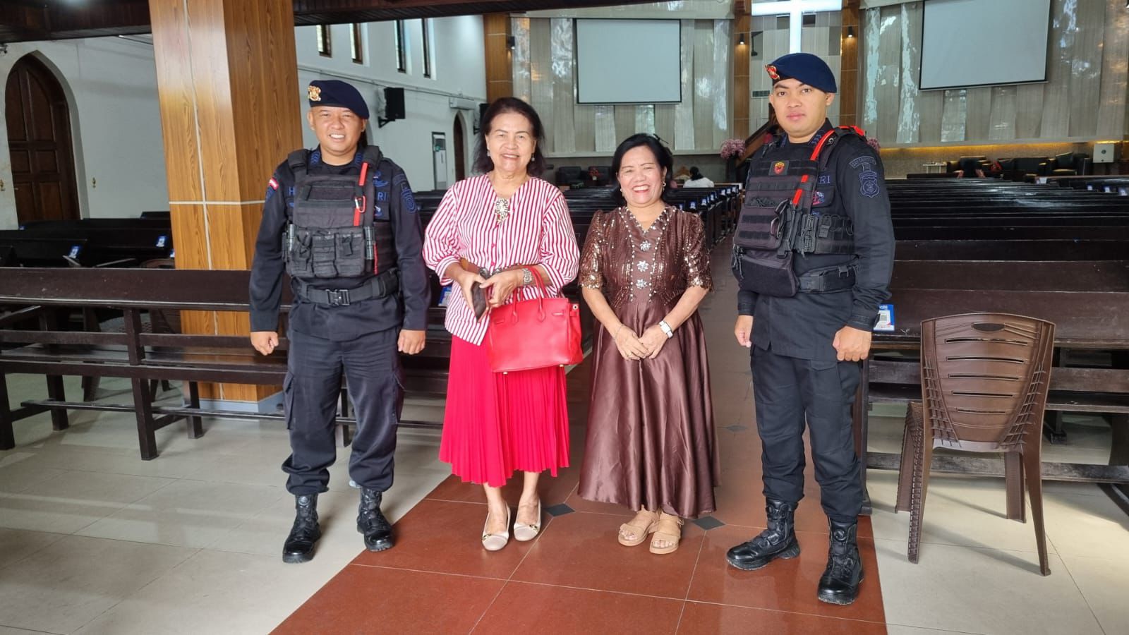 Batalyon A Brimob Kaltim Patroli Gereja, Pastikan Ibadah Umat Nasrani Berjalan Aman dan Kondusif