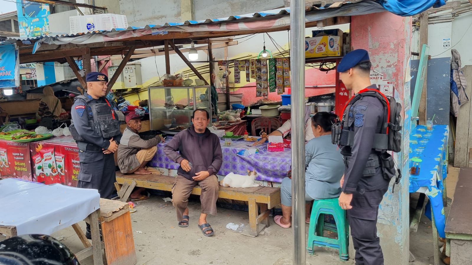 Batalyon A Brimob Kaltim Pantau Harga Pangan di Pasar Jelang Ramadhan