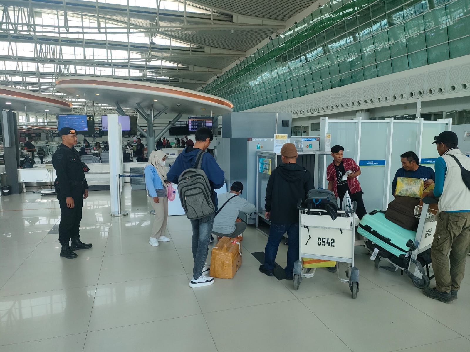 Kawal Gerbang Utama Kota, Detasemen Gegana Brimob Kaltim Pastikan Arus Mudik di Balikpapan Aman dan Kondusif