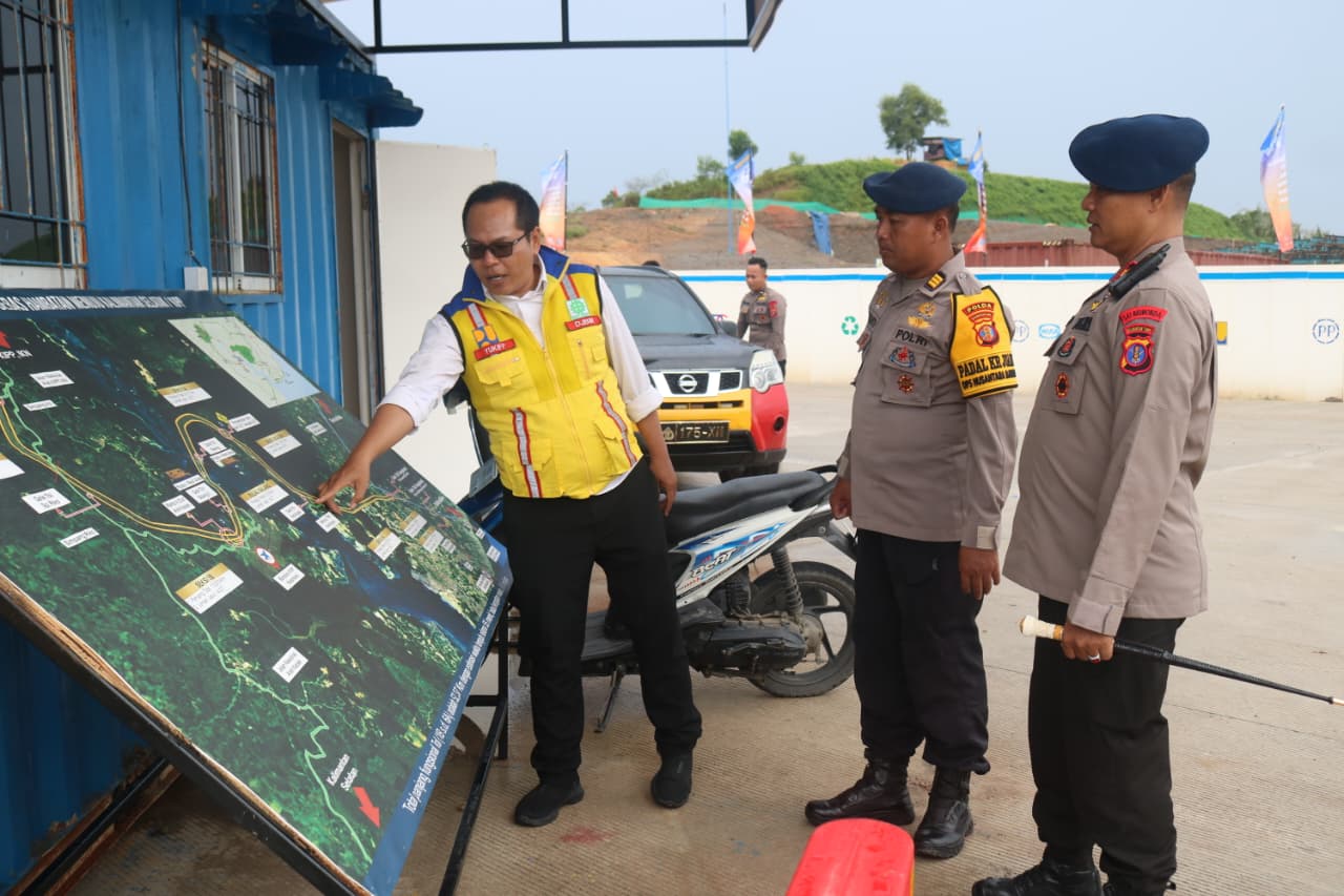 Pastikan Arus Mudik Lebaran Berjalan Lancar, Brimob Kaltim Lakukan Patroli dan Pemantauan Pada Rute Tol Fungsional IKN