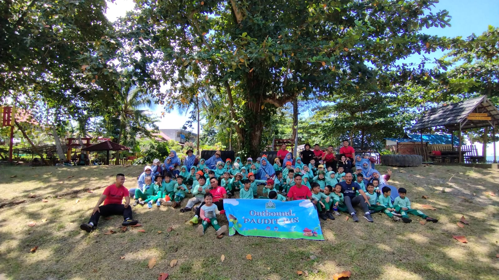 Brimob Edukasi PAUDIT BIS Balikpapan Tentang Ketahanan Pangan Lewat Tanam Jagung Dan Ternak Unggas