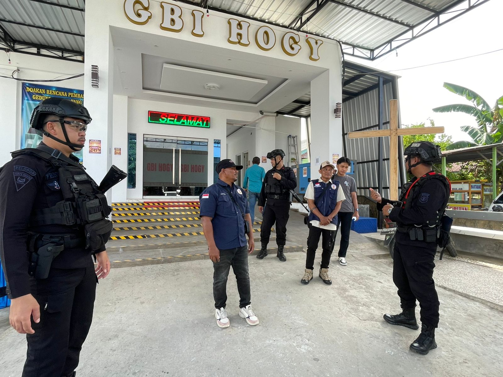 Pastikan Paskah Berjalan Khidmat, Brimob Berau Perketat Pengamanan Gereja di Tanjung Redeb