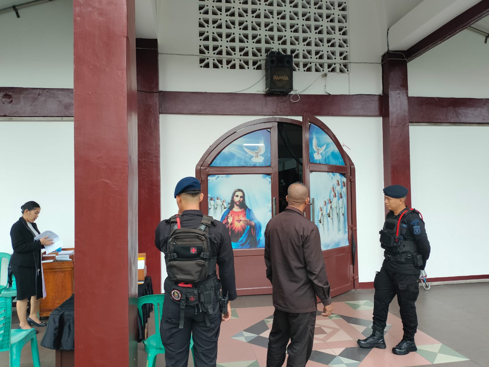 Brimob Pastikan Perayaan Hari Raya Paskah di Kota Balikpapan Berjalan Aman dan Damai