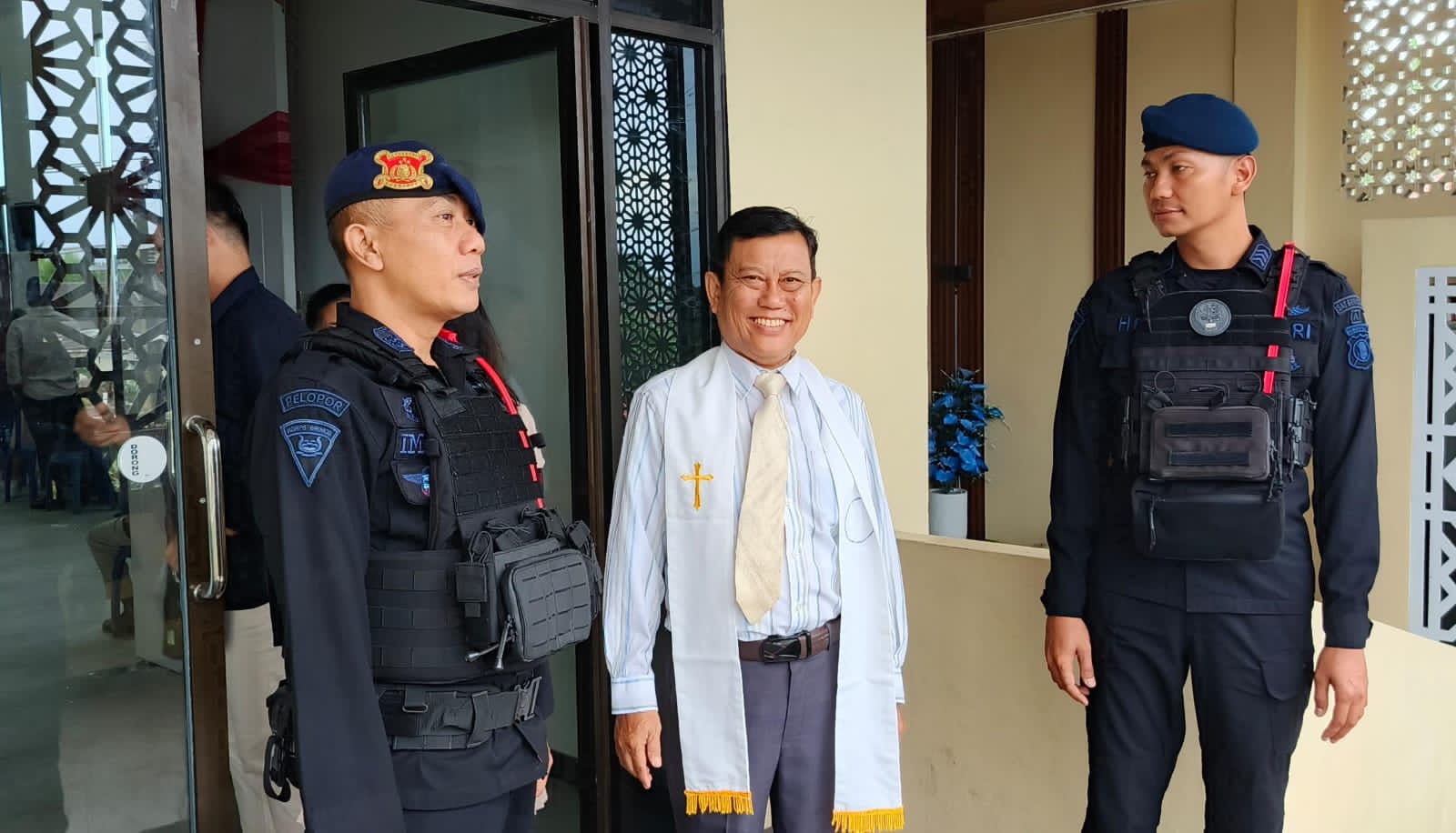 Pastikan Ibadah Minggu di Balikpapan Aman, Brimob Patroli dan Pengamanan di Sejumlah Gereja