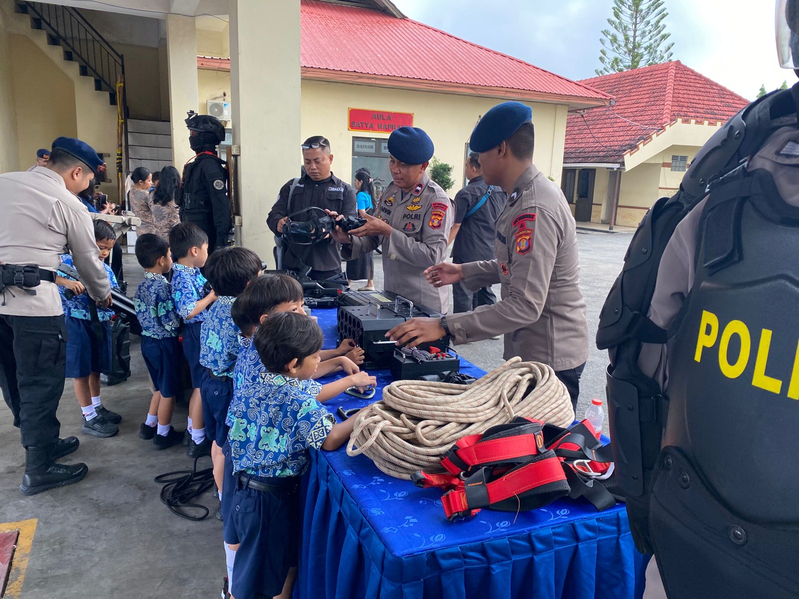 Batalyon A Brimob Kaltim Gelar Edukasi Kepolisian Kepada TK Bethel Berkat Balikpapan