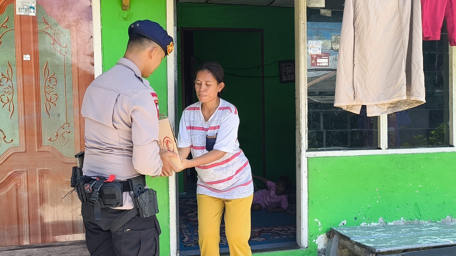 Wujud Kepedulian Sesama, Detasemen Gegana Satbrimob Polda Kaltim Salurkan Infaq 2000 di Balikpapan