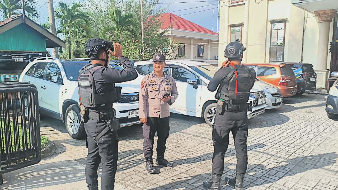 Jaga Kekhusyukan Ibadah Minggu, Detasemen Gegana Satbrimob Polda Kaltim Intensifkan Patroli di Balikpapan