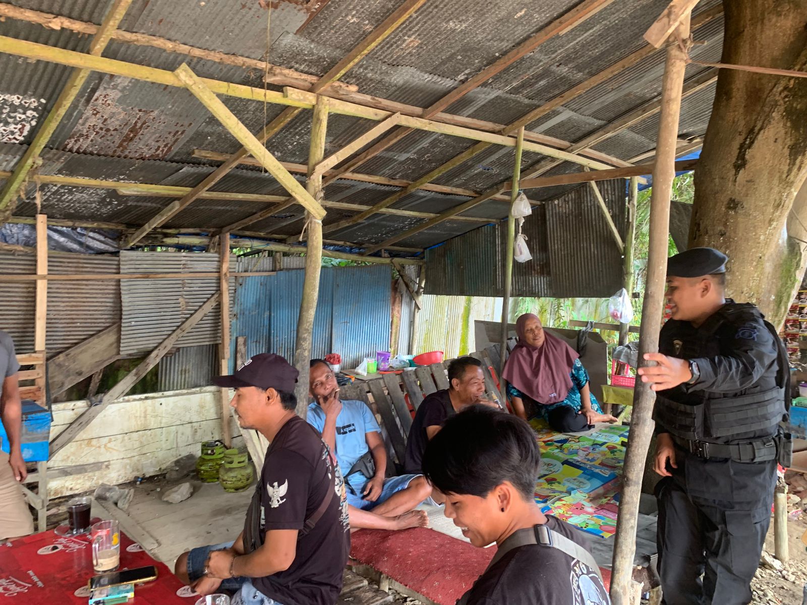 Jaga Kamtibmas di Kawasan Balikpapan Utara, Patroli Brimob Batalyon C Pelopor Sambangi Warga dan Pelaku Usaha