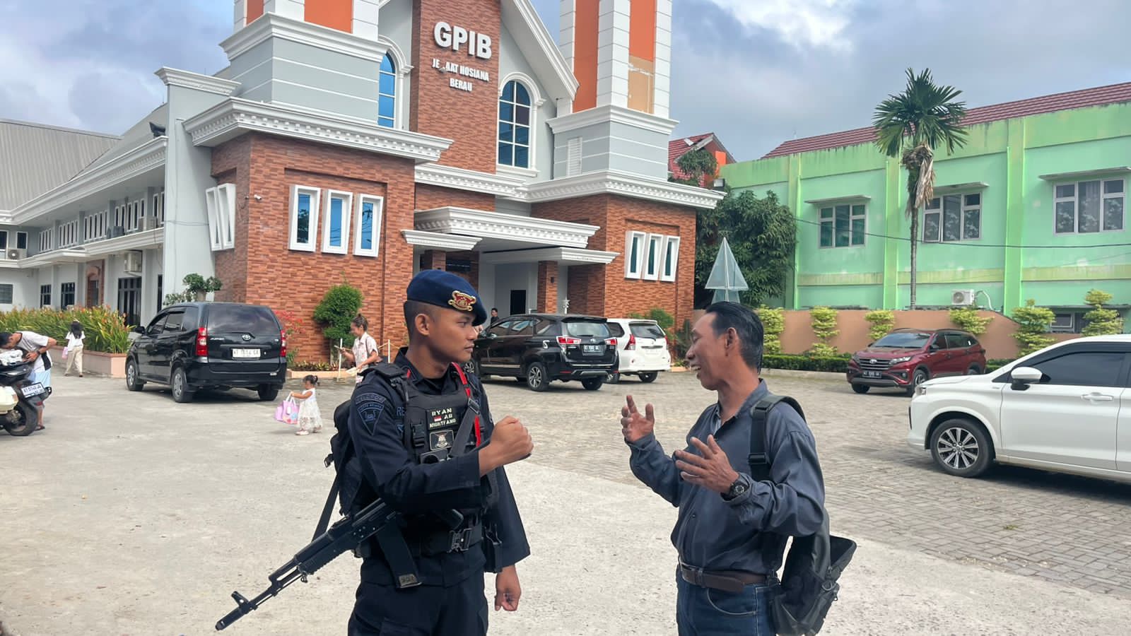 Hadirkan Rasa Aman, Personel Kompi 3 Batalyon C Pelopor Intensifkan Patroli Gereja di Berau