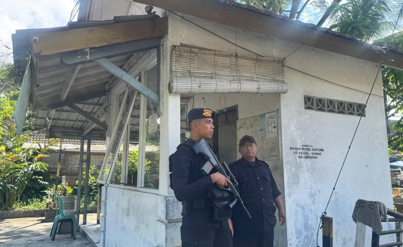 Jaga Kondusivitas Wilayah, Detasemen Gegana Satbrimob Polda Kaltim Gelar Patroli Kamtibmas di Perumahan Putri Duyung