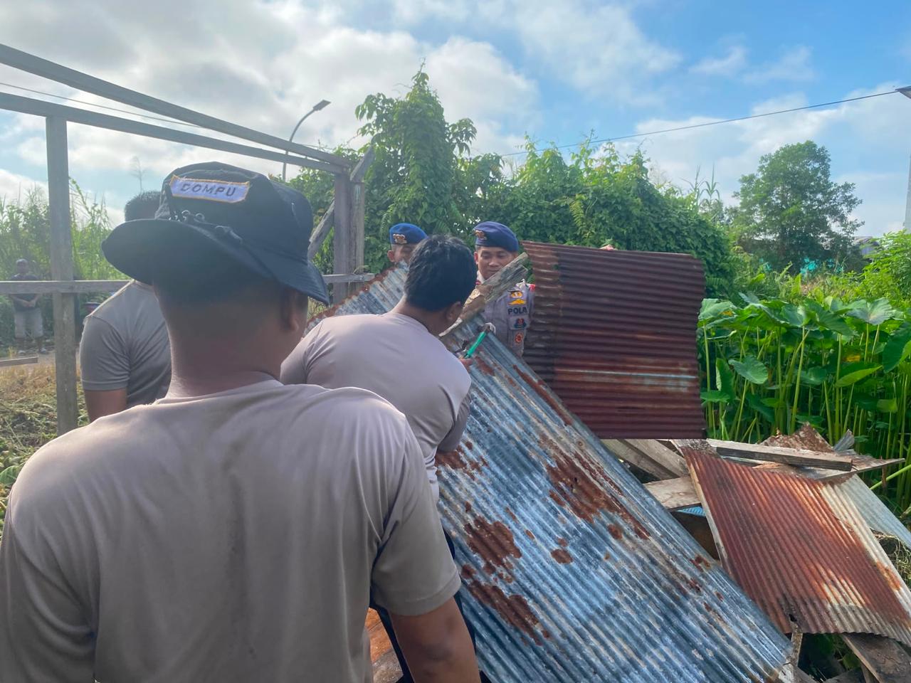 Sambut HUT Bhayangkara ke-80, Kompi 3 Batalyon C Pelopor Gelar Bedah Rumah di Berau