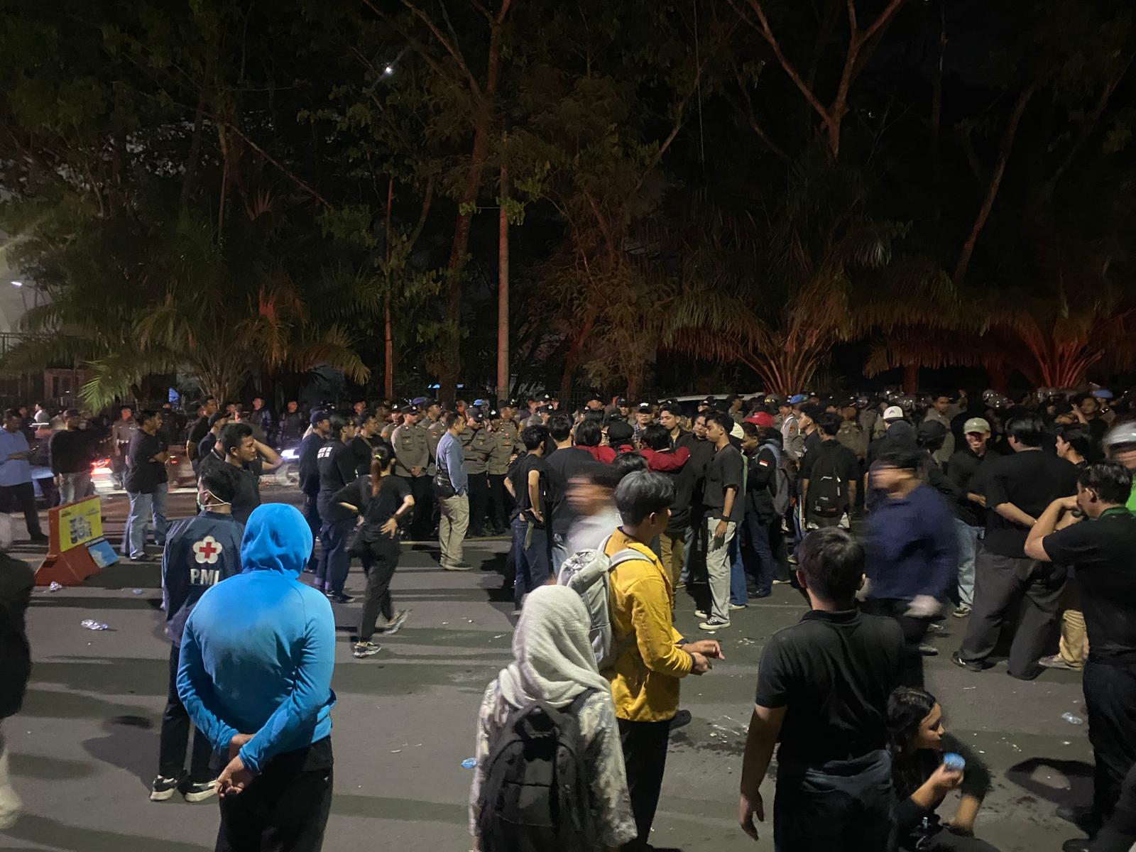 Personel Gabungan Satbrimob Polda Kaltim Amankan Aksi Unras di Jembatan Mahakam Samarinda