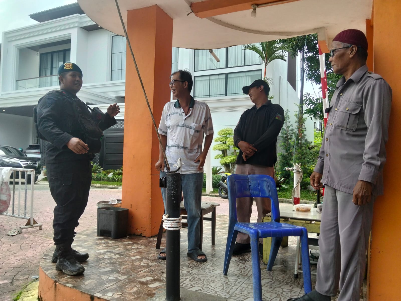 Gegana Satbrimob Polda Kaltim Gelar Patroli Kamtibmas di Perumahan Den Haag Balikpapan Baru