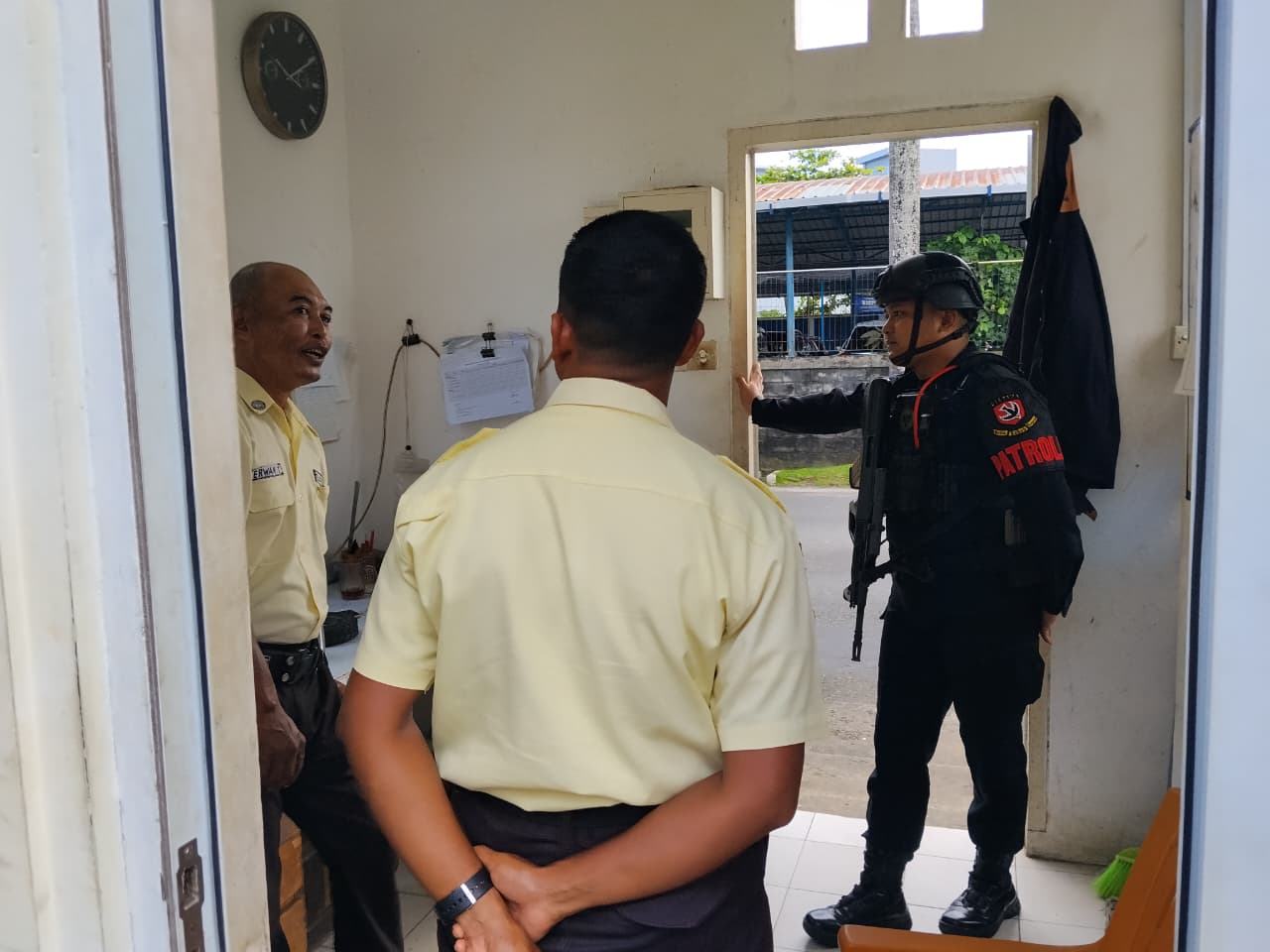 Tingkatkan Kewaspadaan Lingkungan, Detasemen Gegana Satbrimob Polda Kaltim Sambangi Perumahan BDI Balikpapan
