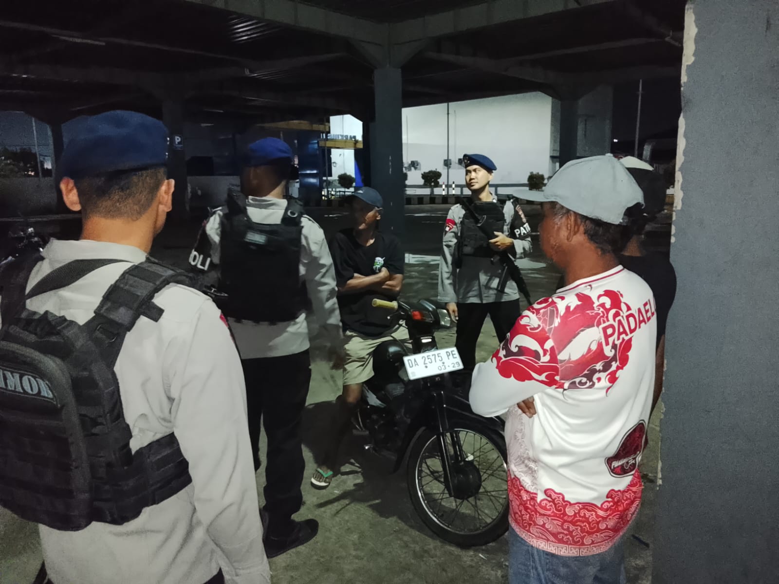 Tingkatkan Keamanan Malam Hari, Tim Patroli Brimob Batalyon B Pelopor Sambangi Objek Vital di Samarinda Seberang