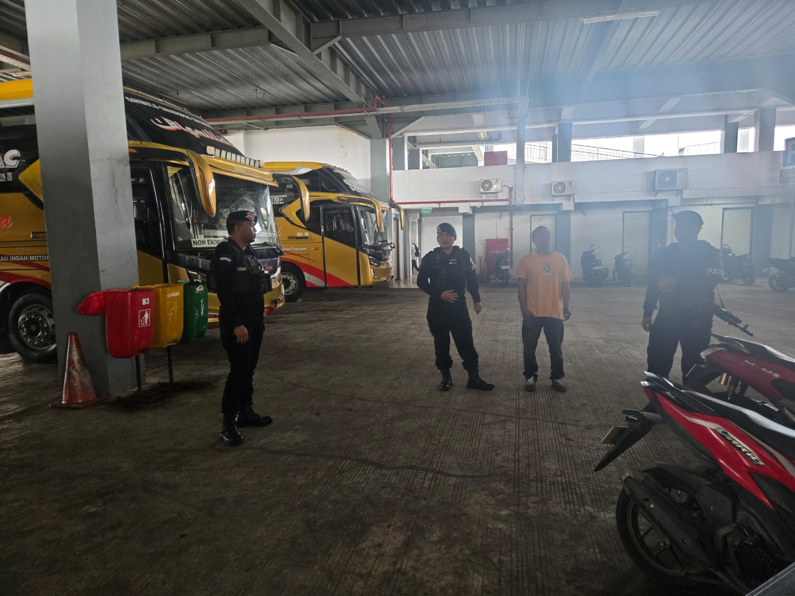 Batalyon B Pelopor Brimob Polda Kaltim Gelar Patroli Kamtibmas Pagi Hari di Samarinda Seberang