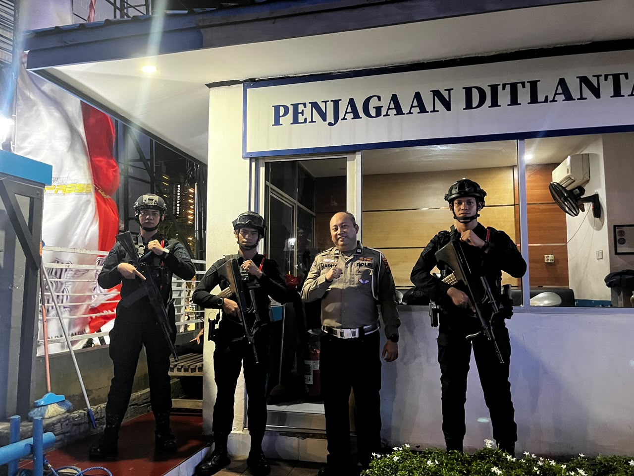Perkuat Keamanan Obyek Vital, Personel Detasemen Gegana Patroli Aset Polri di Kantor Samsat Balikpapan