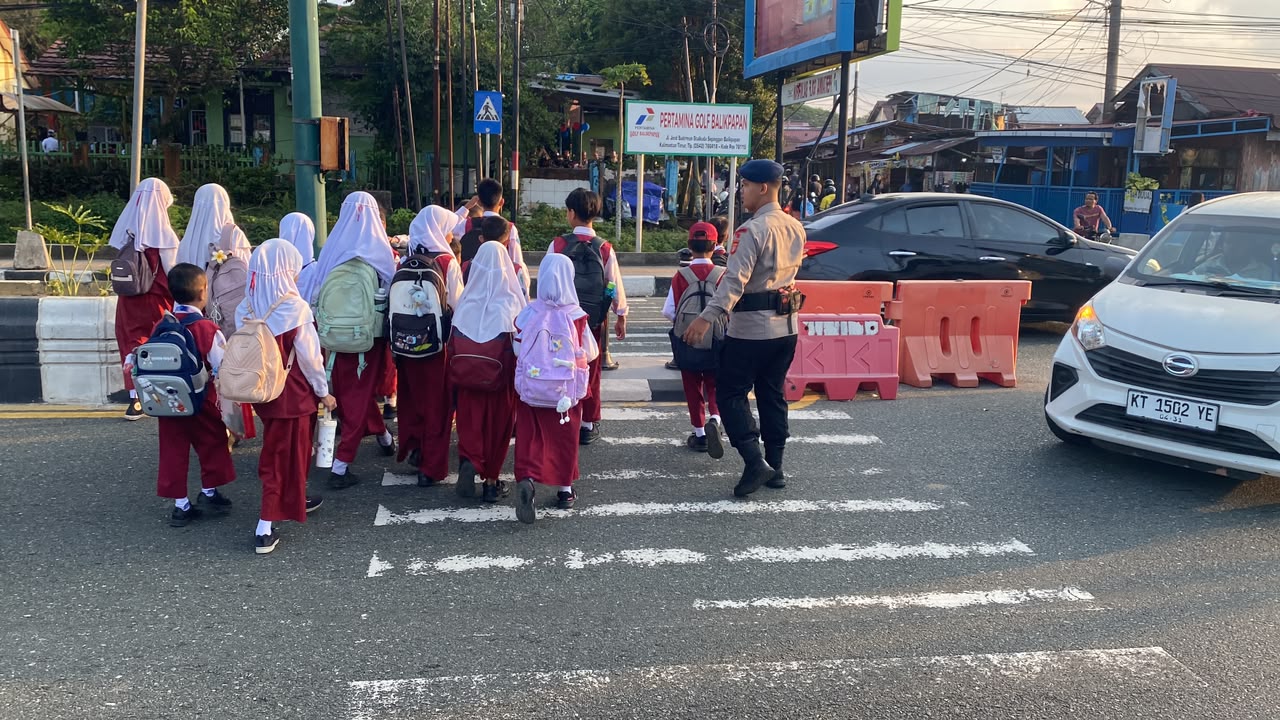 Bantu Sektor Pendidikan, Batalyon A Pelopor Brimob Kaltim Operasikan Bus Sekolah Gratis Rute Barat