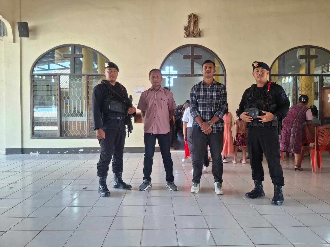 Jamin Kekhusyukan Umat, Kompi 2 Batalyon C Pelopor Brimob Kaltim Patroli di Gereja Tanah Grogot