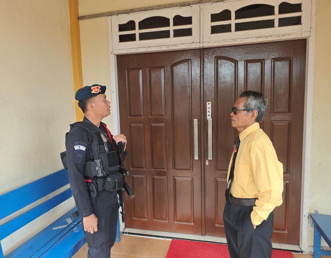 Jamin Kekhusyukan Ibadah, Kompi 3 Batalyon C Pelopor Brimob Kaltim Patroli di Sejumlah Gereja