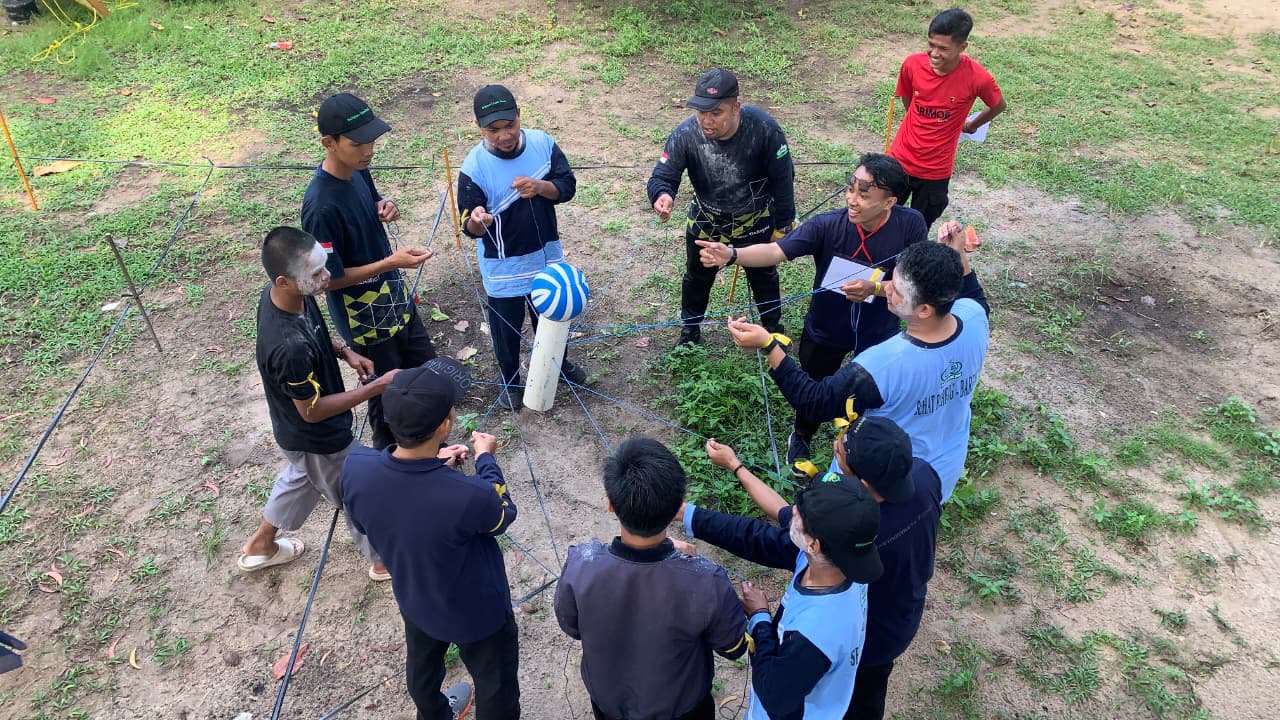 Brimob Kaltim Gelar Outbound untuk Guru Balikpapan Islamic School