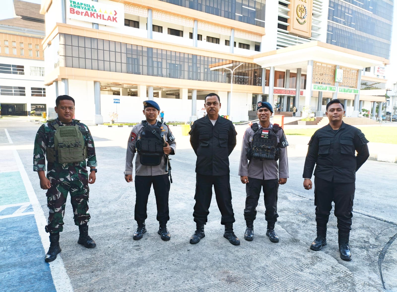 Ciptakan Rasa Aman, Tim Patroli Batalyon B Pelopor Sambangi Instansi dan Edukasi Warga Samarinda