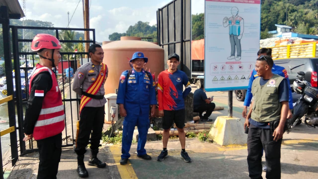 Brimob Respon Cepat Kasus Penumpang Lompat dari KM Siguntang di Pelabuhan Semayang