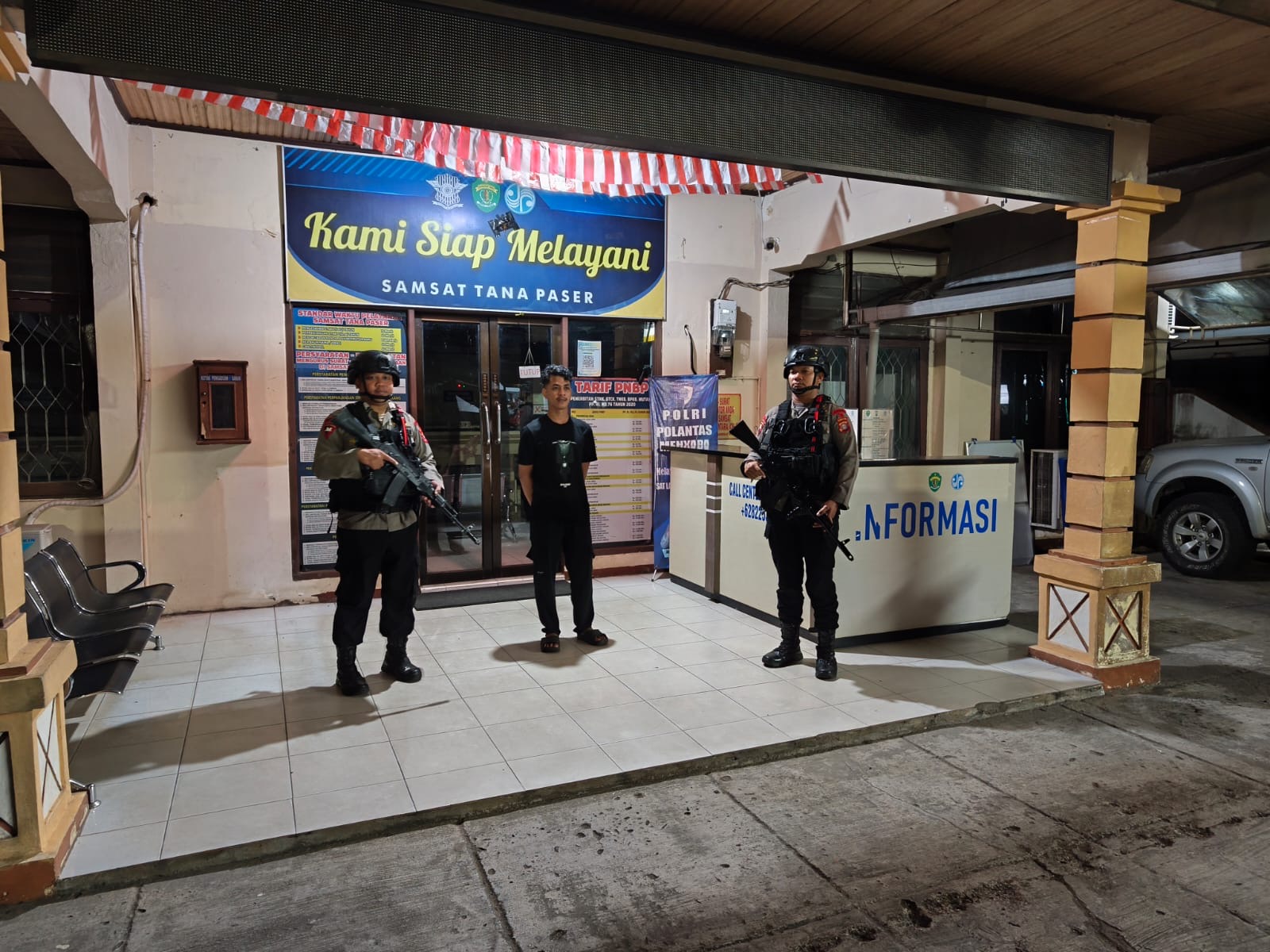 Pastikan Objek Vital Aman Saat Malam Hari, Personel Brimob Paser Sambangi Kantor Samsat dan SPPG Polres Paser