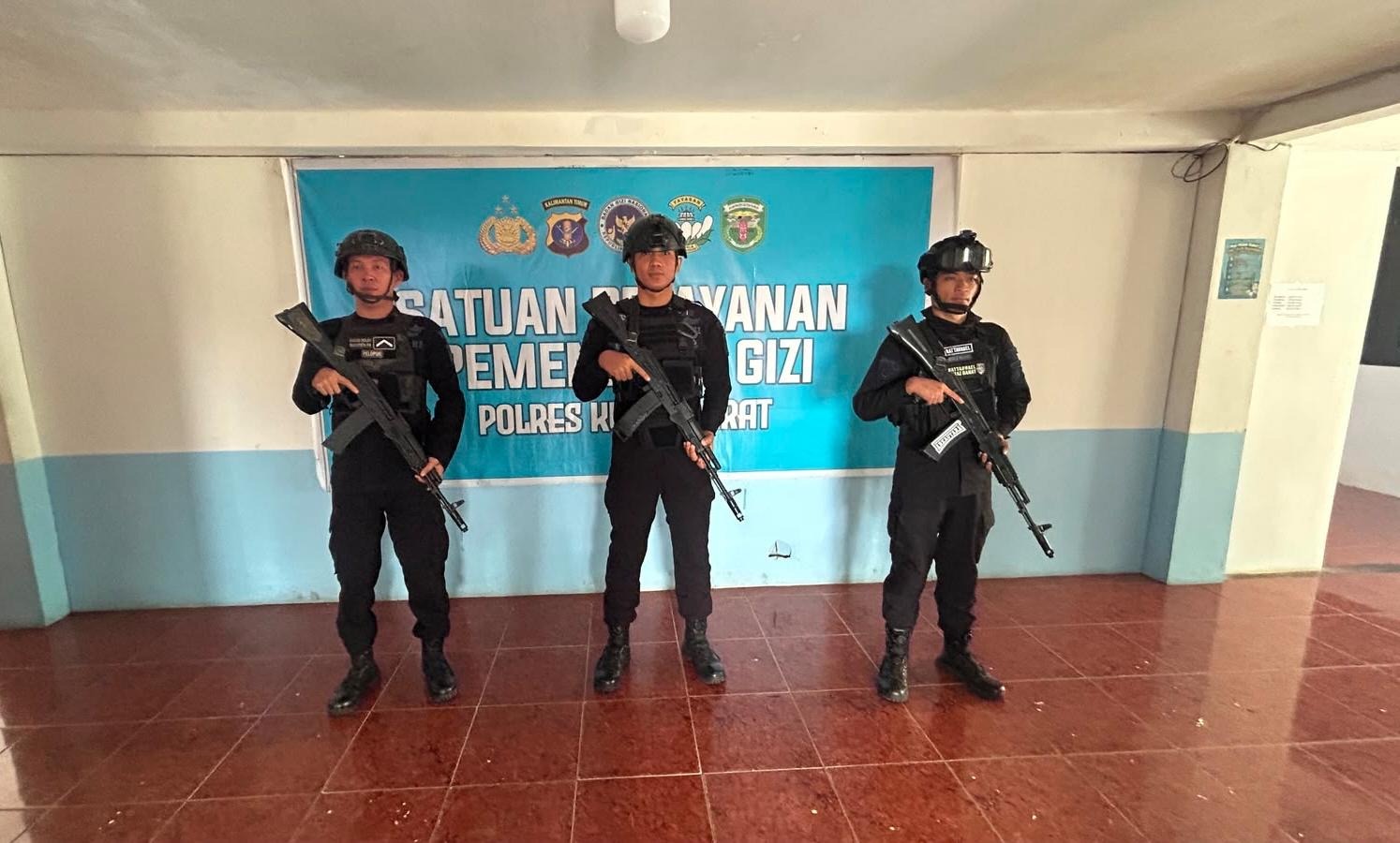 Tingkatkan Kewaspadaan Malam di Sendawar, Patroli Brimob Kutai Barat Sisir Samsat dan Fasilitas SPPG Polri