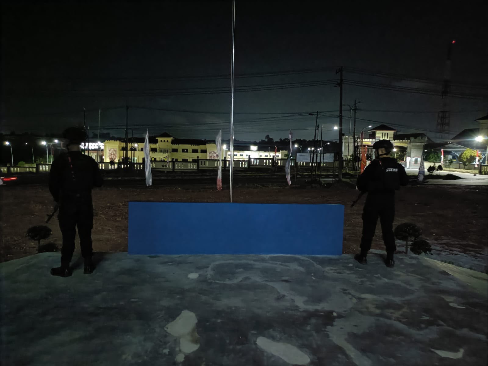 Tingkatkan Kewaspadaan Malam Hari, Personel Kompi 1 Batalyon C Pelopor Sisir Aset Vital Ditlantas dan Samsat Balikpapan