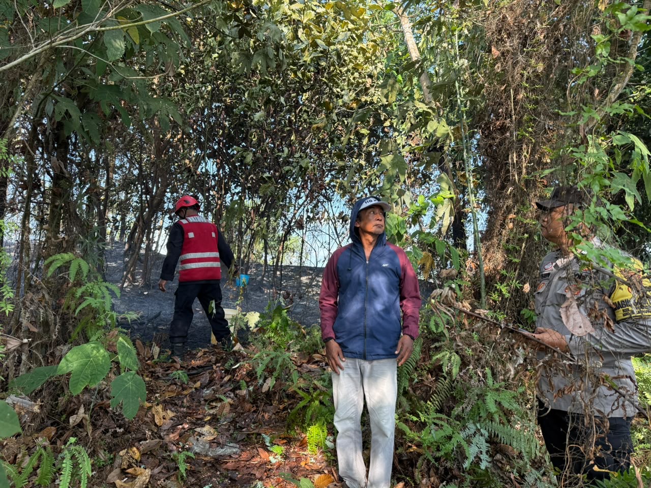 Alat Terbatas, Semangat Luar Biasa! Brimob Padamkan Kebakaran di Balikpapan Utara