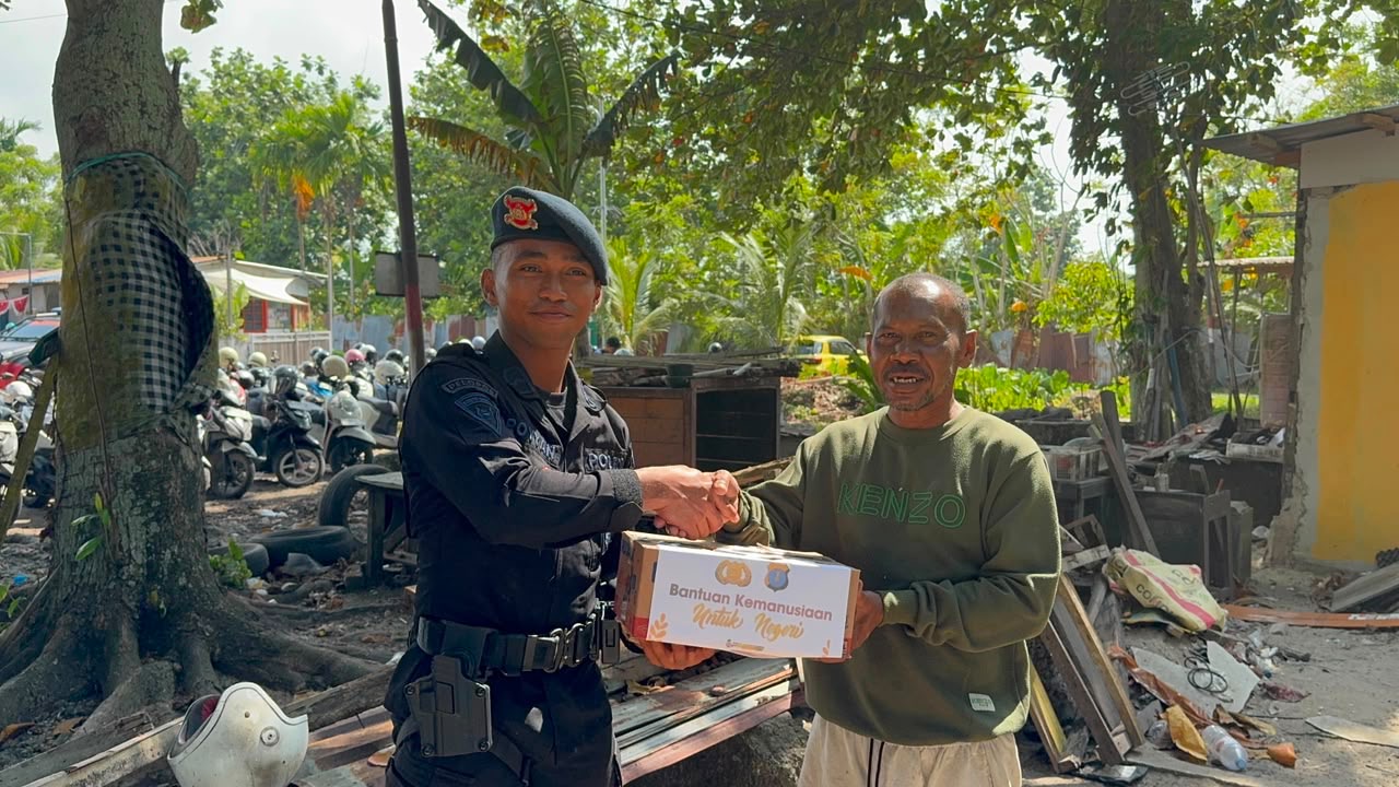 Wujud Bakti Brimob, Batalyon A Pelopor Salurkan Bantuan Bahan Pokok di Sepinggan Balikpapan