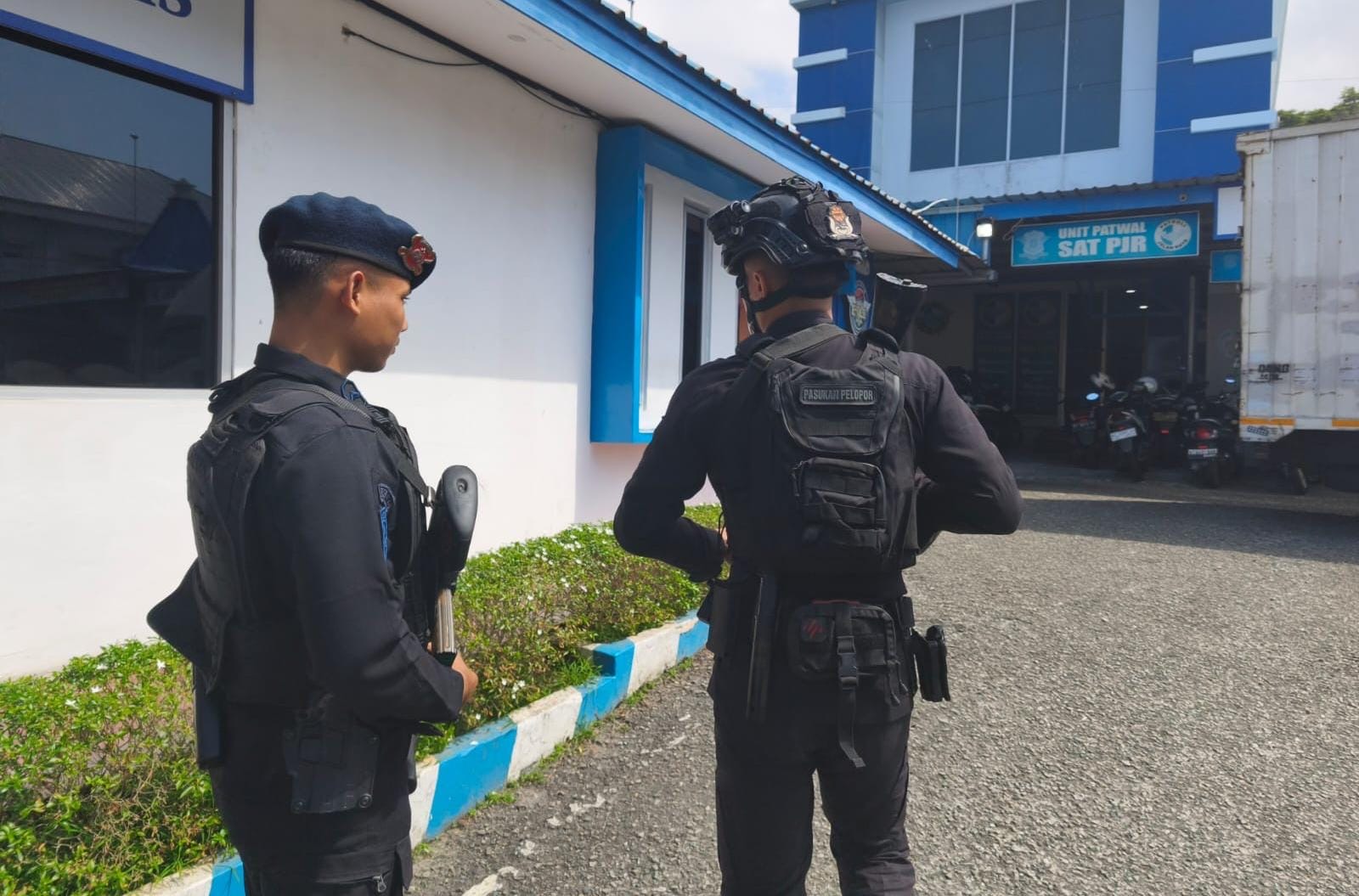 Jaga Objek Vital Pelayanan Publik, Personel Brimob Balikpapan Utara Patroli Pengamanan Aset Polri