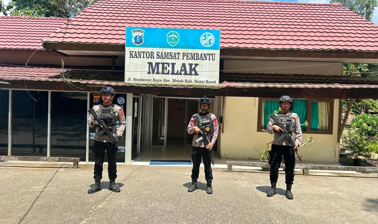 Amankan Aset Institusi dan Obvit di Kutai Barat, Tim Patroli Brimob Sambangi Tiga Lokasi Pelayanan Publik