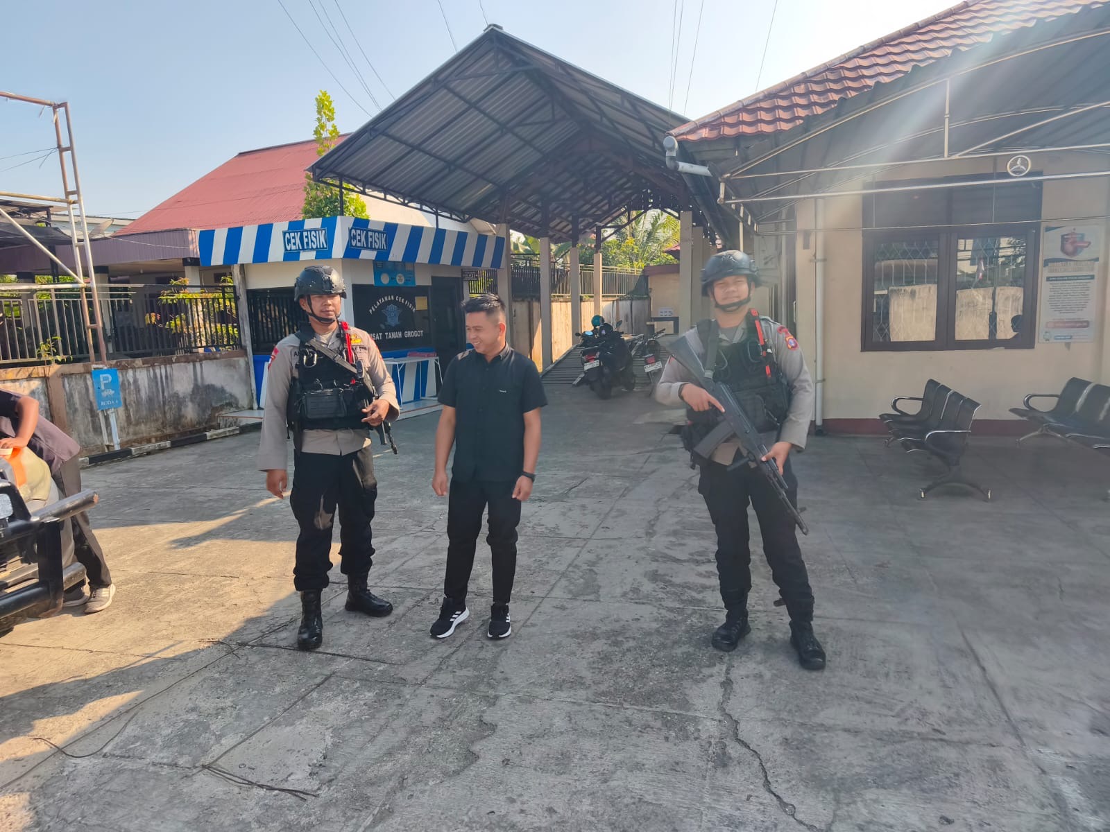 Amankan Objek Vital Pelayanan Publik, Personel Brimob Berau Patroli Pengamanan Aset Polri